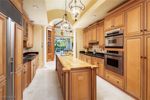 2741 Medallist LN, Naples, FL 34109