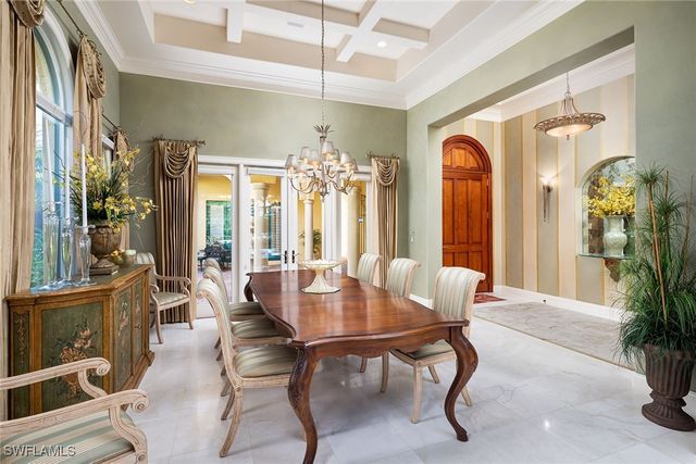 2741 Medallist LN, Naples, FL 34109