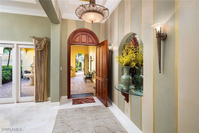 2741 Medallist LN, Naples, FL 34109