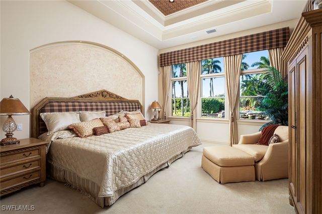 2741 Medallist LN, Naples, FL 34109