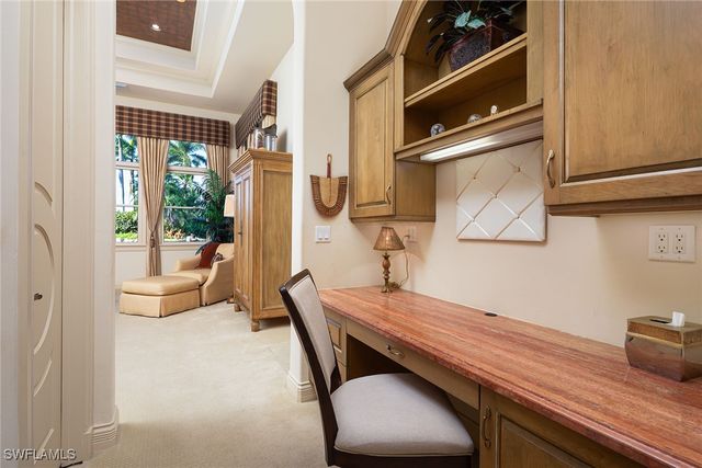 2741 Medallist LN, Naples, FL 34109