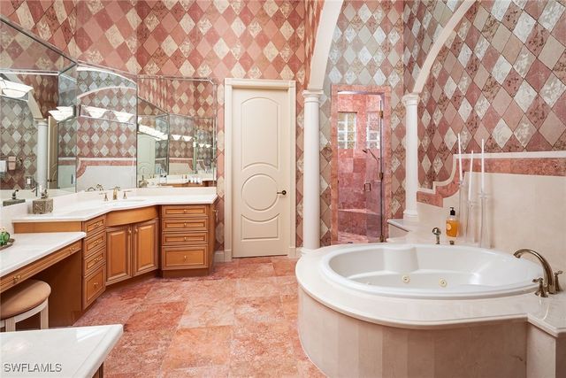 2741 Medallist LN, Naples, FL 34109