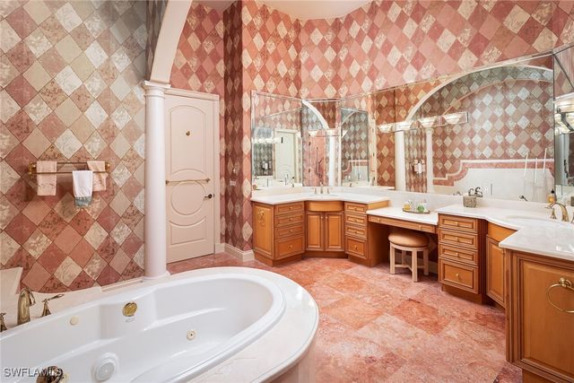 2741 Medallist LN, Naples, FL 34109