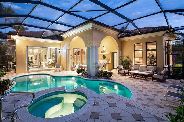 2741 Medallist LN, Naples, FL 34109