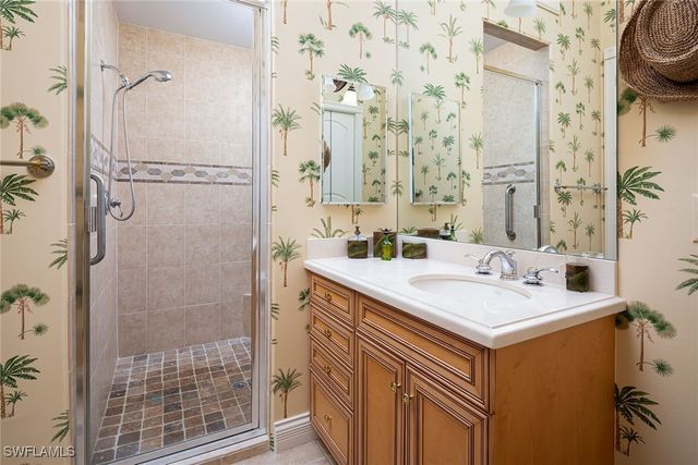 2741 Medallist LN, Naples, FL 34109