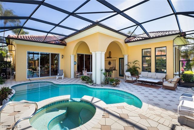 2741 Medallist LN, Naples, FL 34109