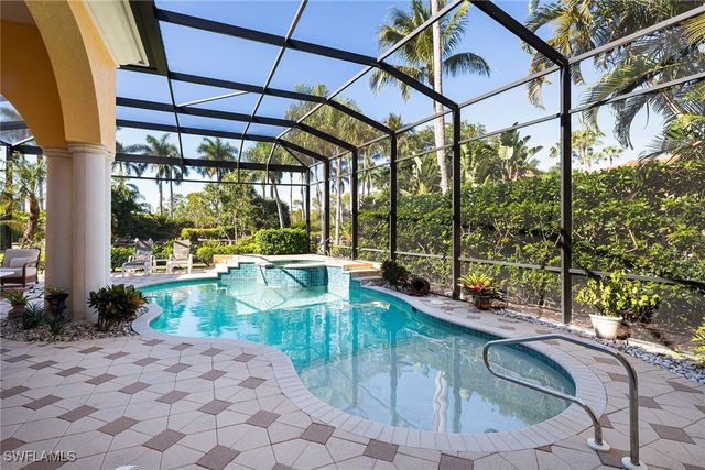 2741 Medallist LN, Naples, FL 34109