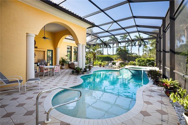 2741 Medallist LN, Naples, FL 34109