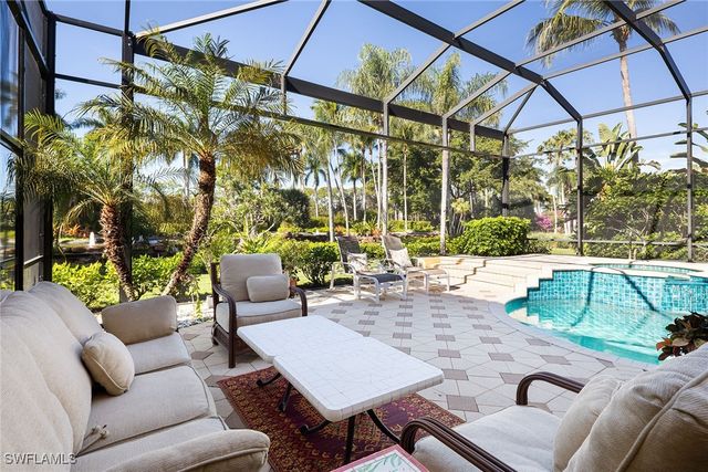 2741 Medallist LN, Naples, FL 34109