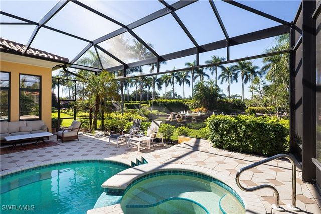 2741 Medallist LN, Naples, FL 34109