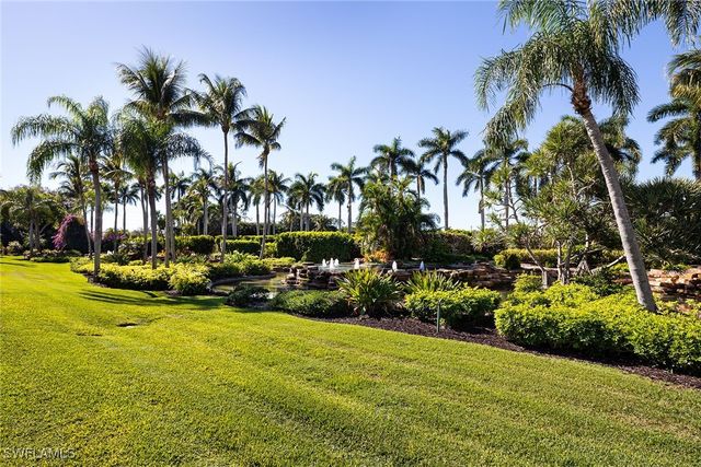 2741 Medallist LN, Naples, FL 34109