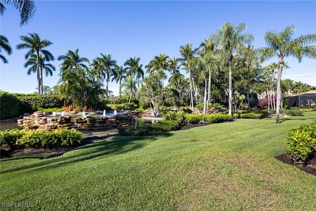 2741 Medallist LN, Naples, FL 34109