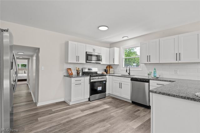 2000 Stake Drive, Green, OH 44232