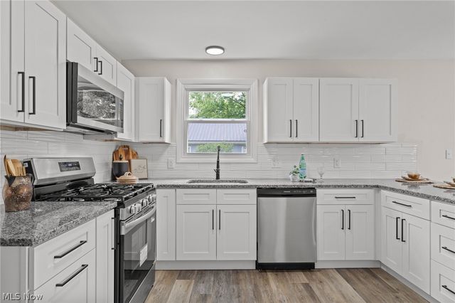2000 Stake Drive, Green, OH 44232