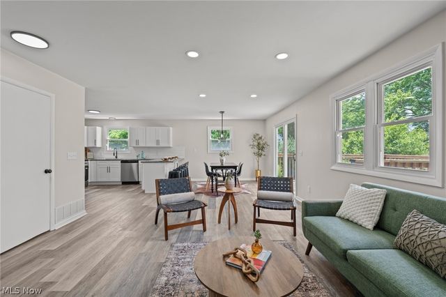 2000 Stake Drive, Green, OH 44232