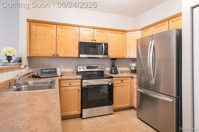 17372 Windflower Drive, Southfield, MI 48076
