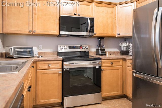 17372 Windflower Drive, Southfield, MI 48076