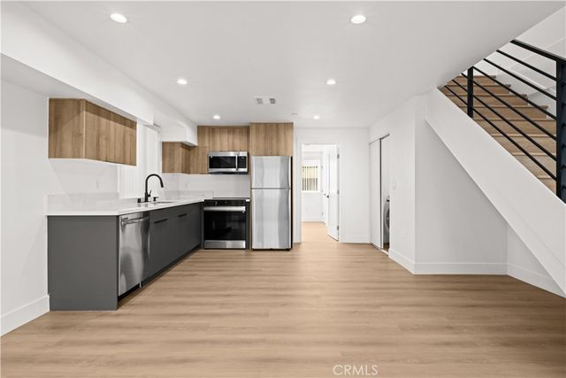 2002 Hillcrest Drive, Los Angeles, CA 90016