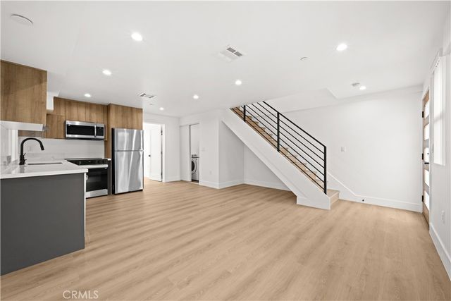 2002 Hillcrest Drive, Los Angeles, CA 90016