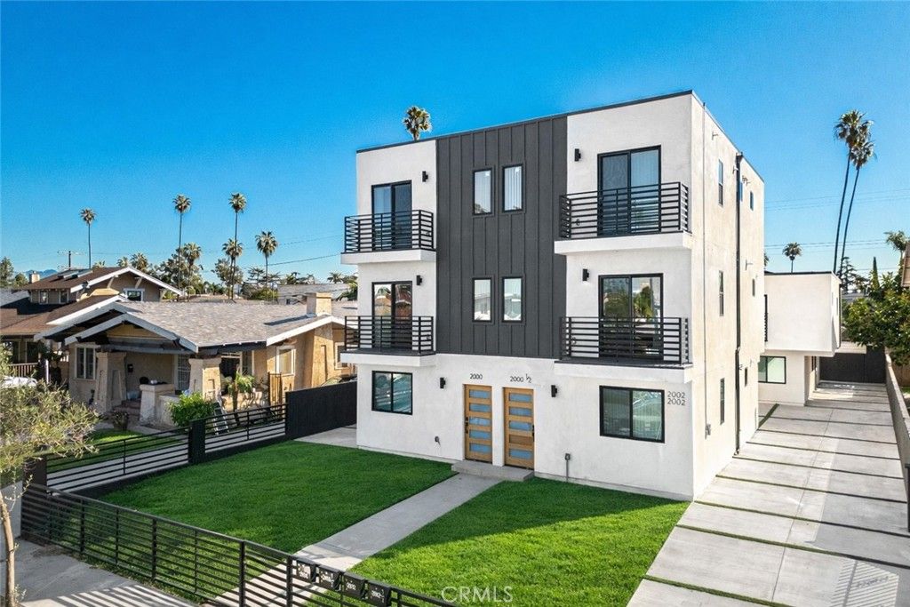 2002 Hillcrest Drive, Los Angeles, CA 90016