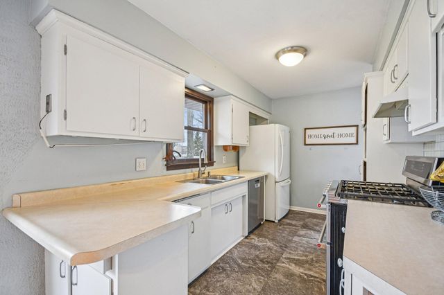 6216 Edgewood Avenue, Woodbury, MN 55125