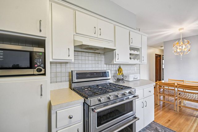 6216 Edgewood Avenue, Woodbury, MN 55125