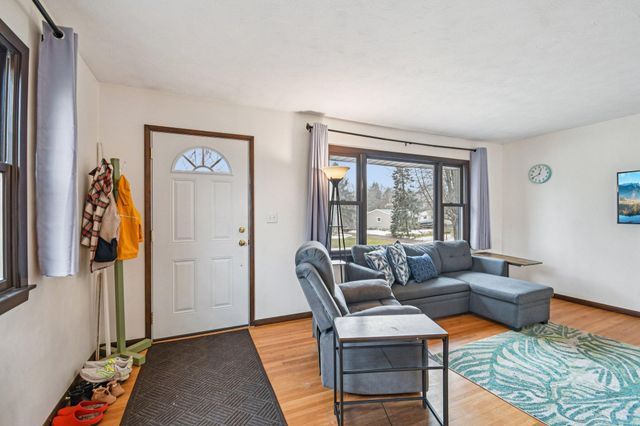 6216 Edgewood Avenue, Woodbury, MN 55125