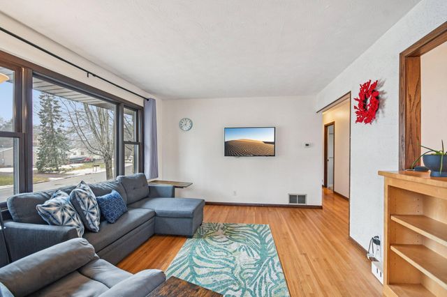 6216 Edgewood Avenue, Woodbury, MN 55125