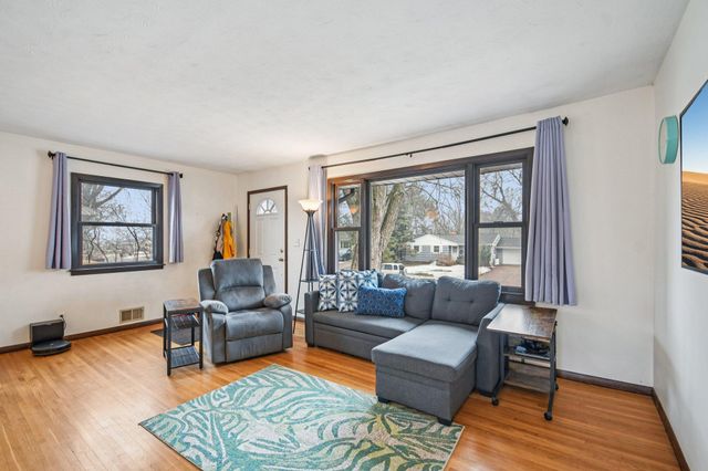 6216 Edgewood Avenue, Woodbury, MN 55125