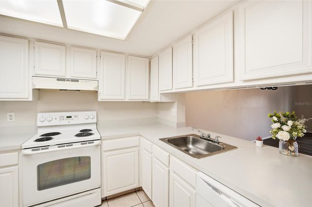 4991 PURITAN CIRCLE 522, Tampa, FL 33617