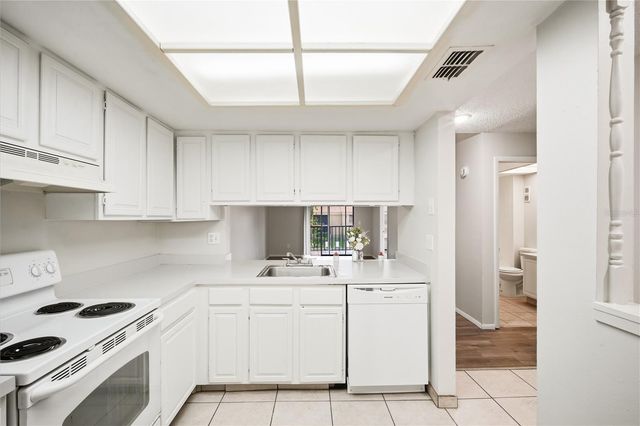 4991 PURITAN CIRCLE 522, Tampa, FL 33617