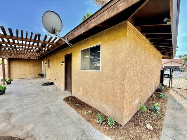542 N Girard, Hemet, CA 92544