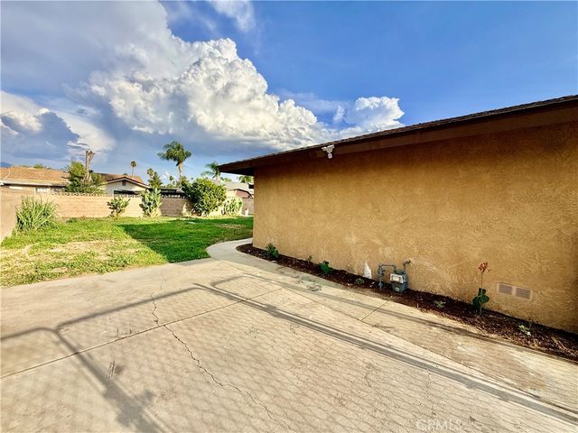 542 N Girard, Hemet, CA 92544