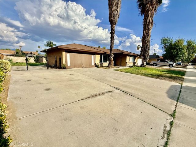 542 N Girard, Hemet, CA 92544