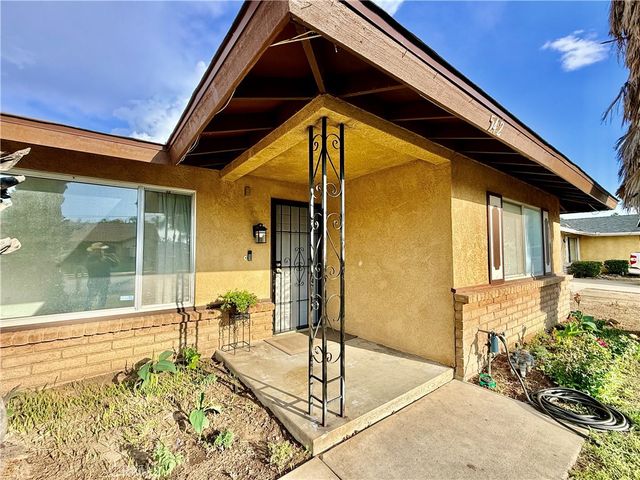 542 N Girard, Hemet, CA 92544