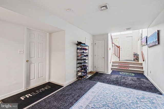 2020 DAYBREAK CIR, Harrisburg, PA 17110