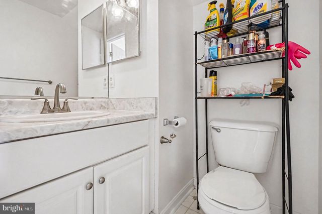 2020 DAYBREAK CIR, Harrisburg, PA 17110