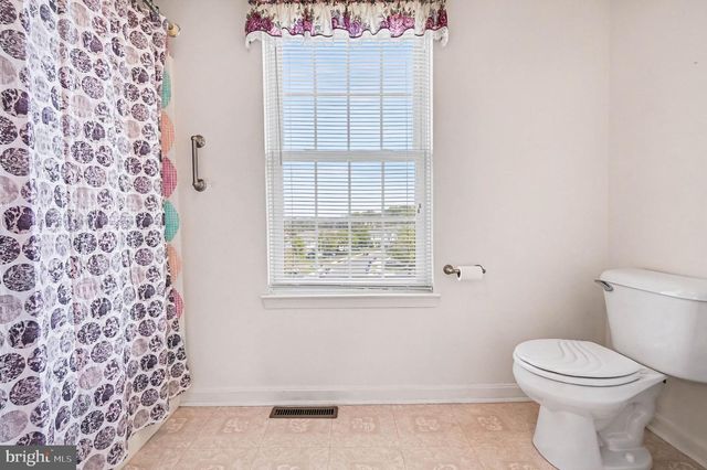 2020 DAYBREAK CIR, Harrisburg, PA 17110