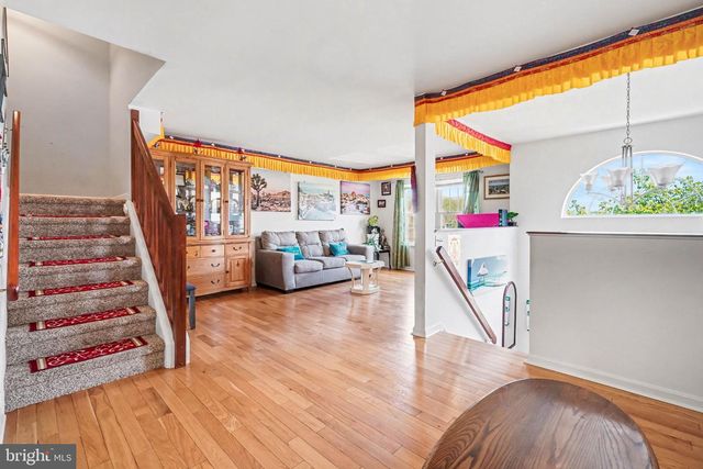 2020 DAYBREAK CIR, Harrisburg, PA 17110