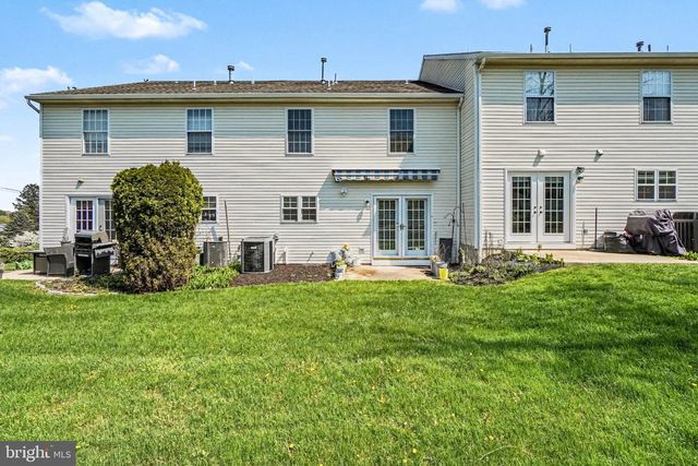 2020 DAYBREAK CIR, Harrisburg, PA 17110