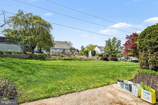 2020 DAYBREAK CIR, Harrisburg, PA 17110