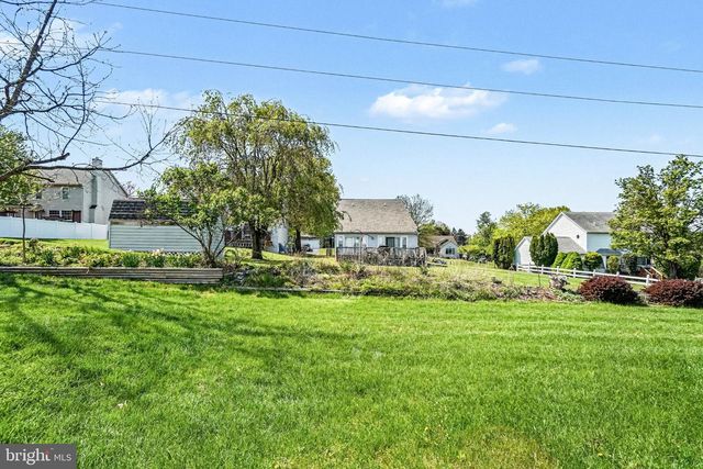 2020 DAYBREAK CIR, Harrisburg, PA 17110