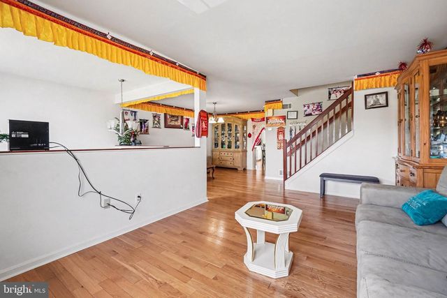 2020 DAYBREAK CIR, Harrisburg, PA 17110