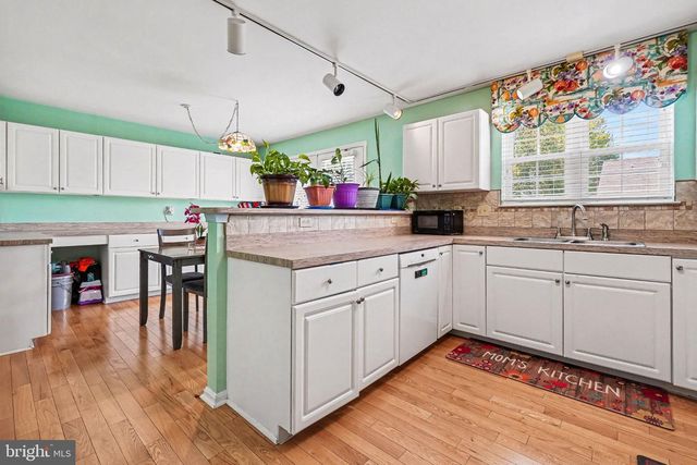 2020 DAYBREAK CIR, Harrisburg, PA 17110