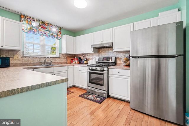 2020 DAYBREAK CIR, Harrisburg, PA 17110