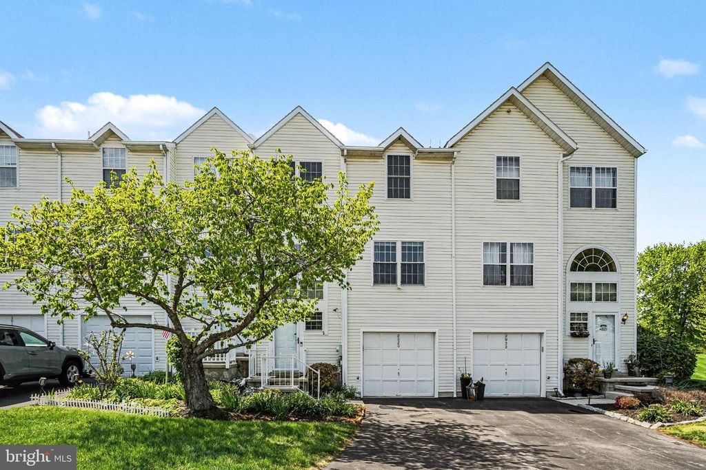 2020 DAYBREAK CIR, Harrisburg, PA 17110