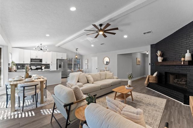17 S Greenbud Court, The Woodlands, TX 77380