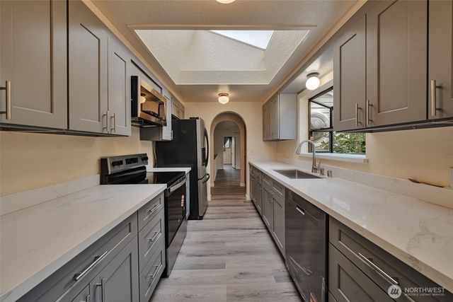 3811 S 239th Street, Kent, WA 98032