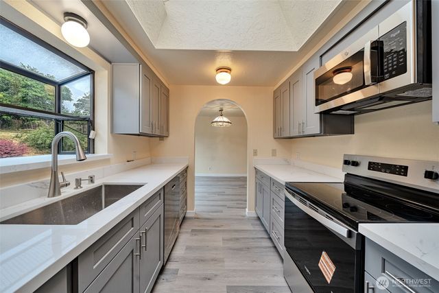 3811 S 239th Street, Kent, WA 98032
