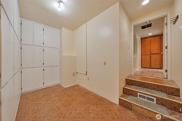 3811 S 239th Street, Kent, WA 98032
